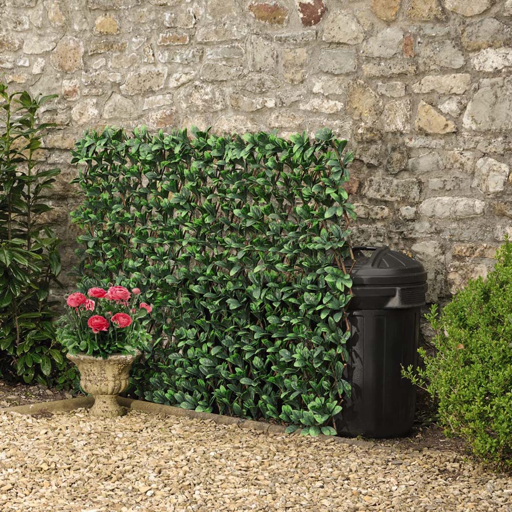 Thompson & Morgan Artificial Laurel Leaf Folding Hedge Trellis 1 x 2m Image 2