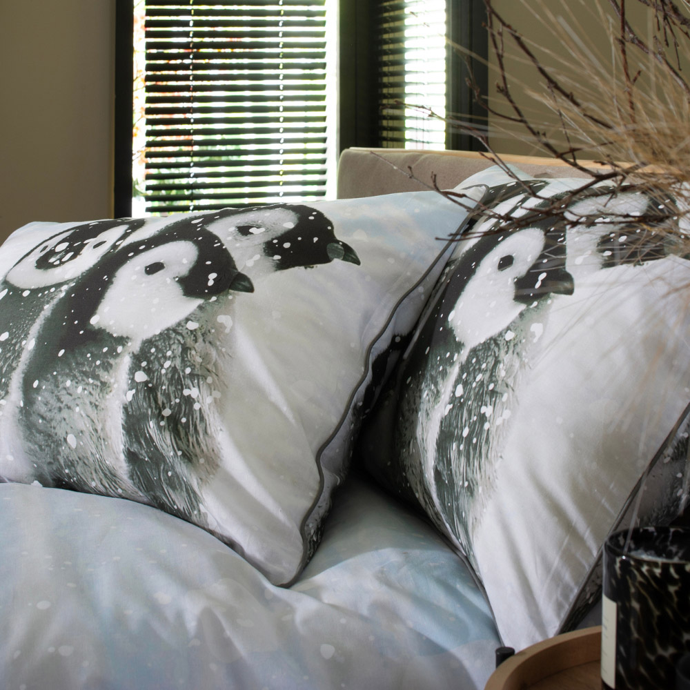 Deyongs Super King Size Penguin Huddle Duvet Set Image 2