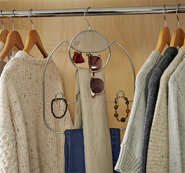 clotheshangers.png