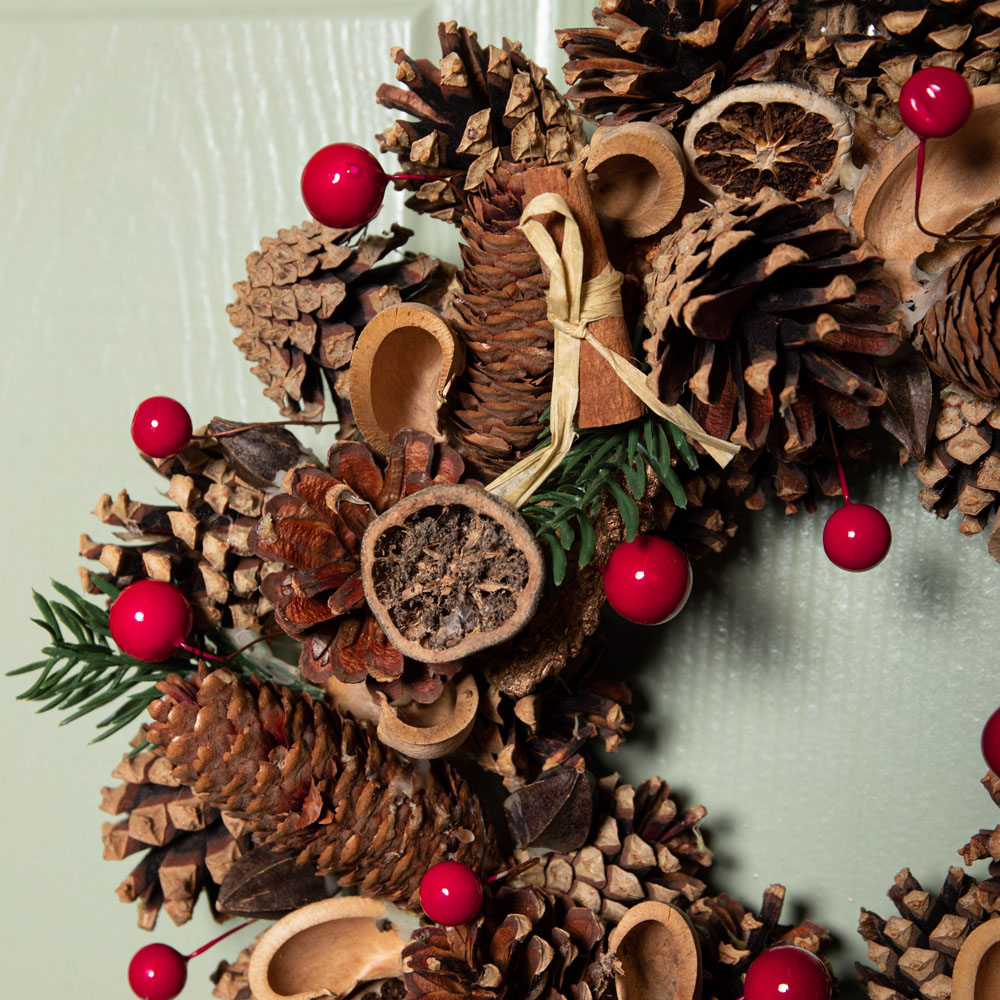 Samuel Alexander Winter Spice Wreath with Pinecones Red Berries and Dried Fruit 30cm Image 6