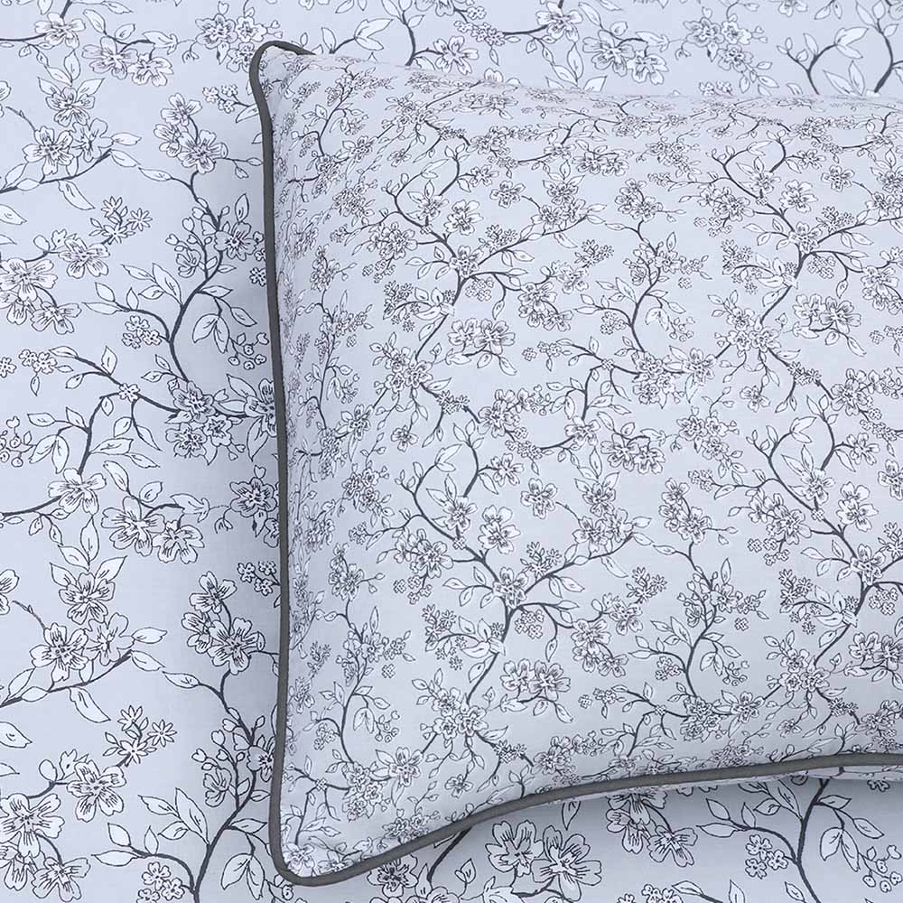 Wilko Double Grey Ditsy Floral Reversible Duvet Set Image 3