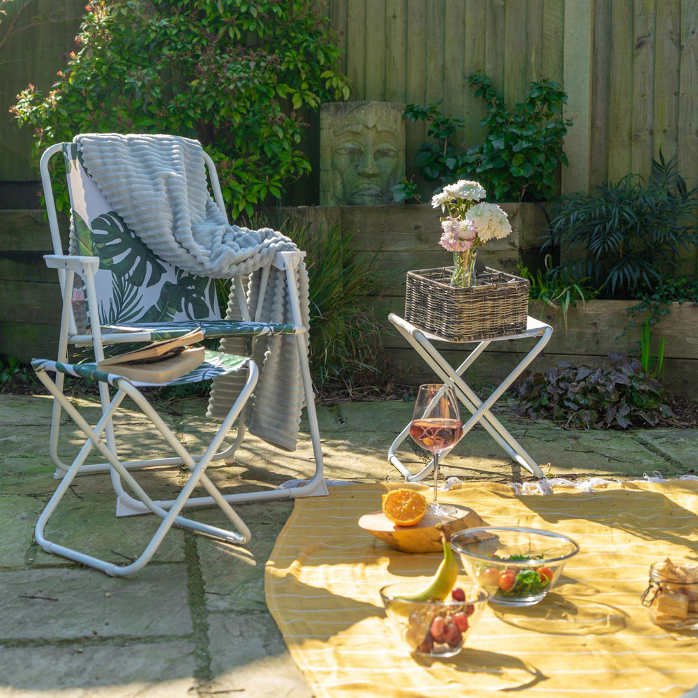 Harbour Housewares 2 Piece Banana Leaf Deck Chair and Folding Sun Lounger Beach Furniture Set Image 4