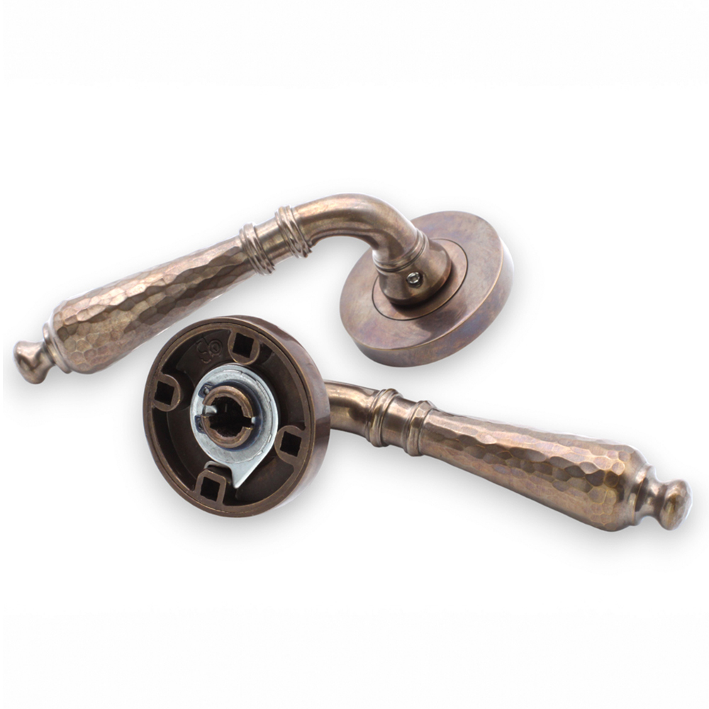 Spira Brass Hammered Hazel Antique Lever On Rose Door Handle 2 Pack Image 3
