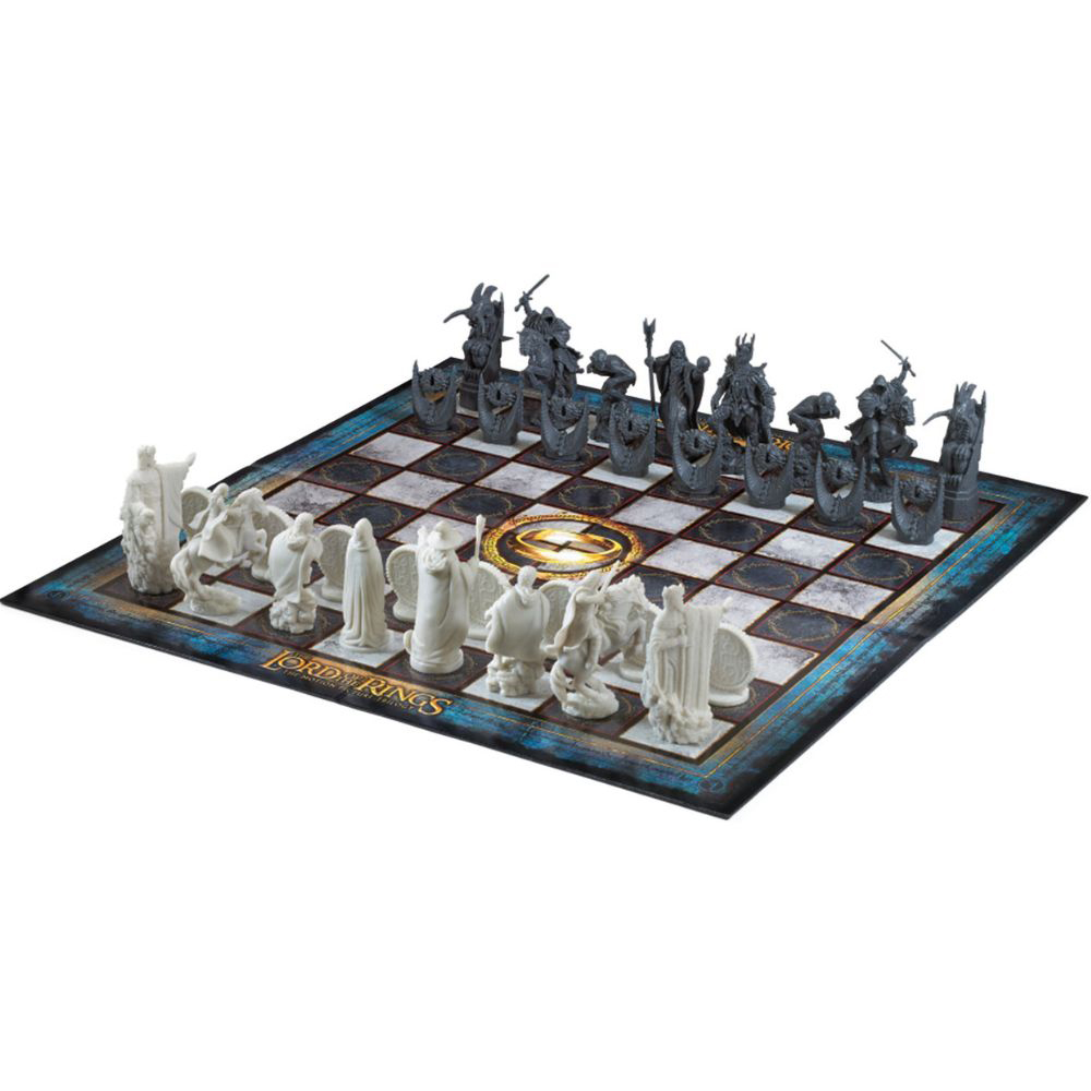 The Noble Collection Lord of the Rings Chess Set Image 5
