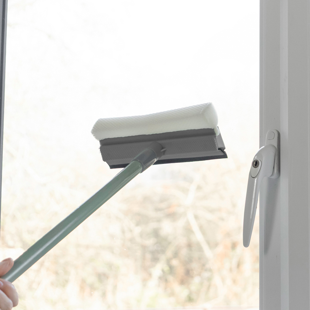 JVL Cleaning 2-in-1 Green Extendable Sponge Window Cleaner Image 2