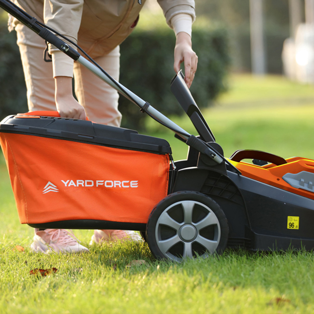 Yard Force EM U44-UK 1800W Hand Propelled 44cm Rotary Electric Lawn Mower Image 7