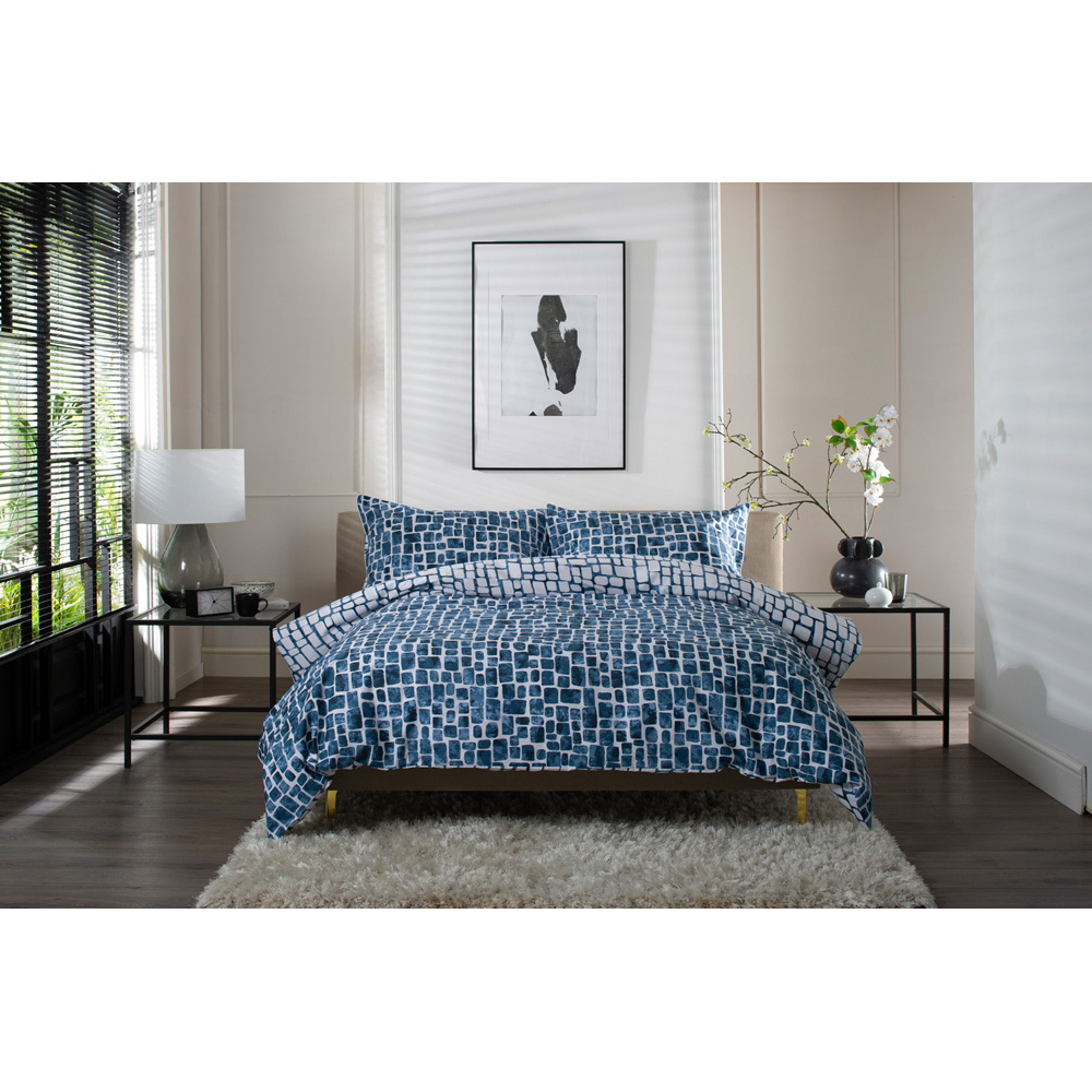 The Lyndon Company Tulle King Size White and Navy Reversible Duvet Set Image 3