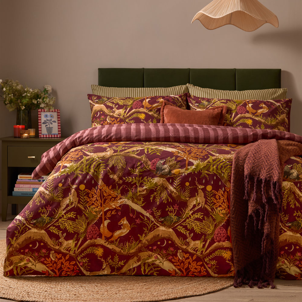 Furn Nya King Size Burgundy Woodland Reversible Duvet Cover Set Image 1