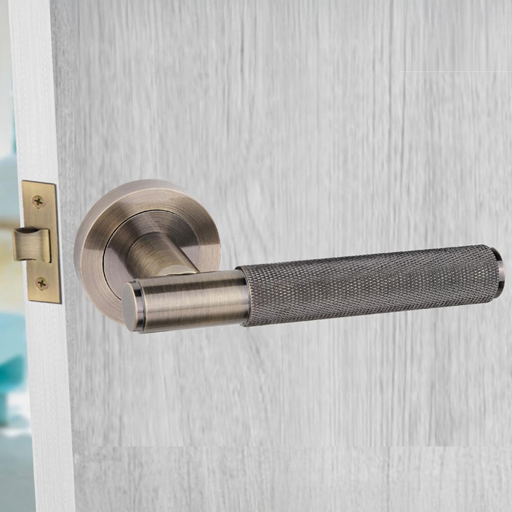 Golden Grace Straight T-Bar Knurled Antique Brass Door Handles and Hinges Set 5 Pack Image 2