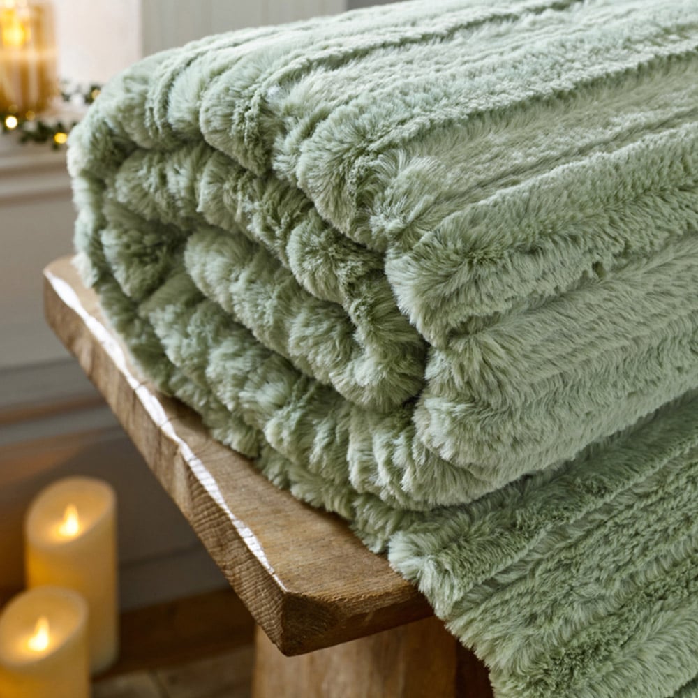 TLC Chatsworth Faux Fur Green Throw 130 x 170cm Image 3
