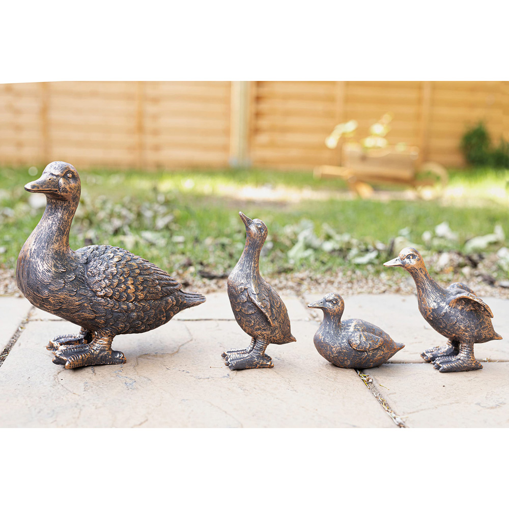 Marco Paul Mum and 3 Baby Ducks Garden Ornament Image 2