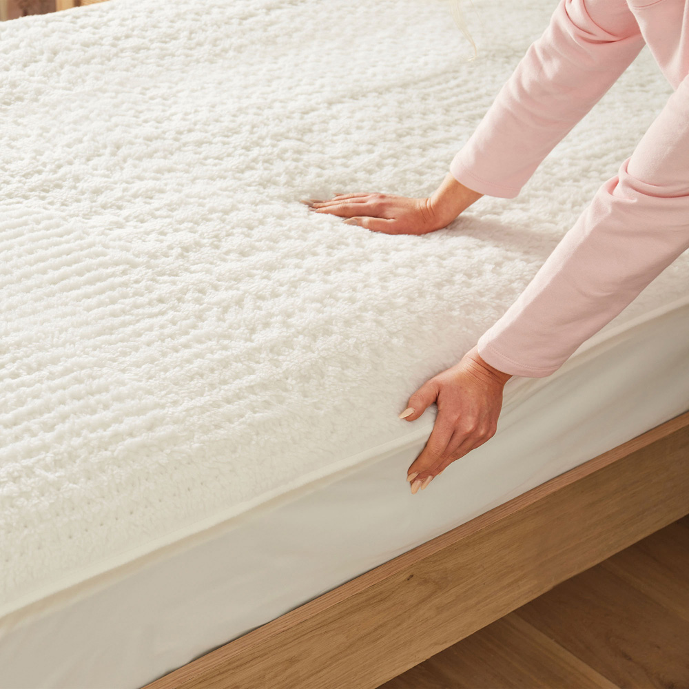 Beurer Indulgence Double Plush Teddy Fleece Fitted Heated Mattress Cover Image 5