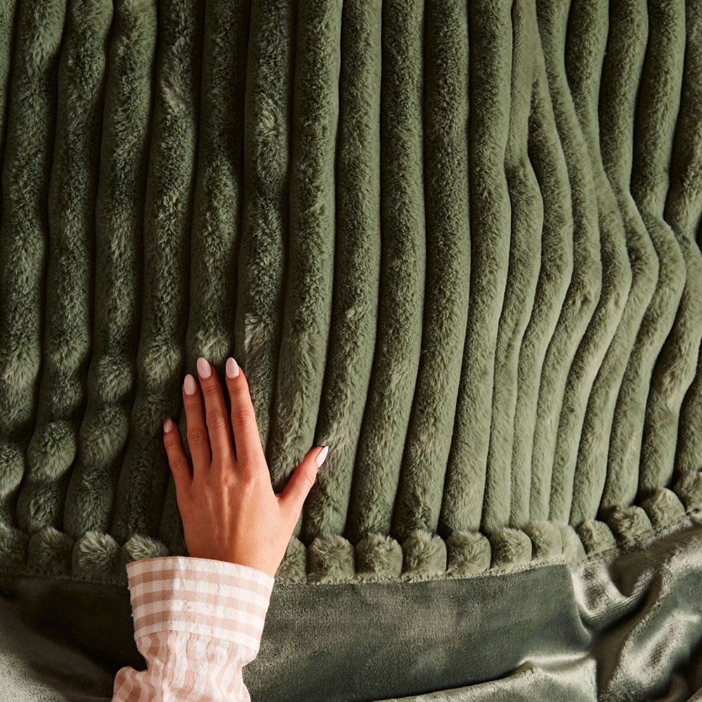 Morphy Richards Green Flannel Fleece and Striped Faux Fur Heated Electric Throw 200 x 180cm Image 4