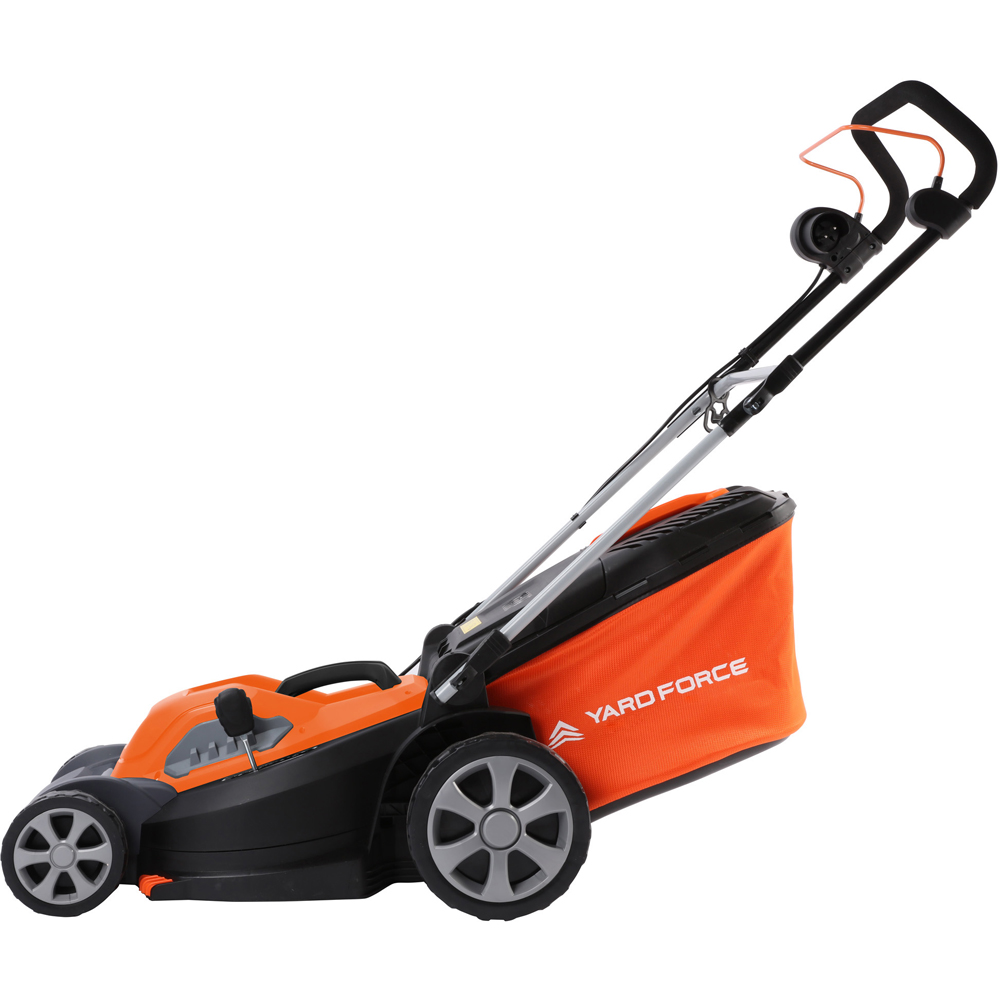 Yard Force EM U44-UK 1800W Hand Propelled 44cm Rotary Electric Lawn Mower Image 3