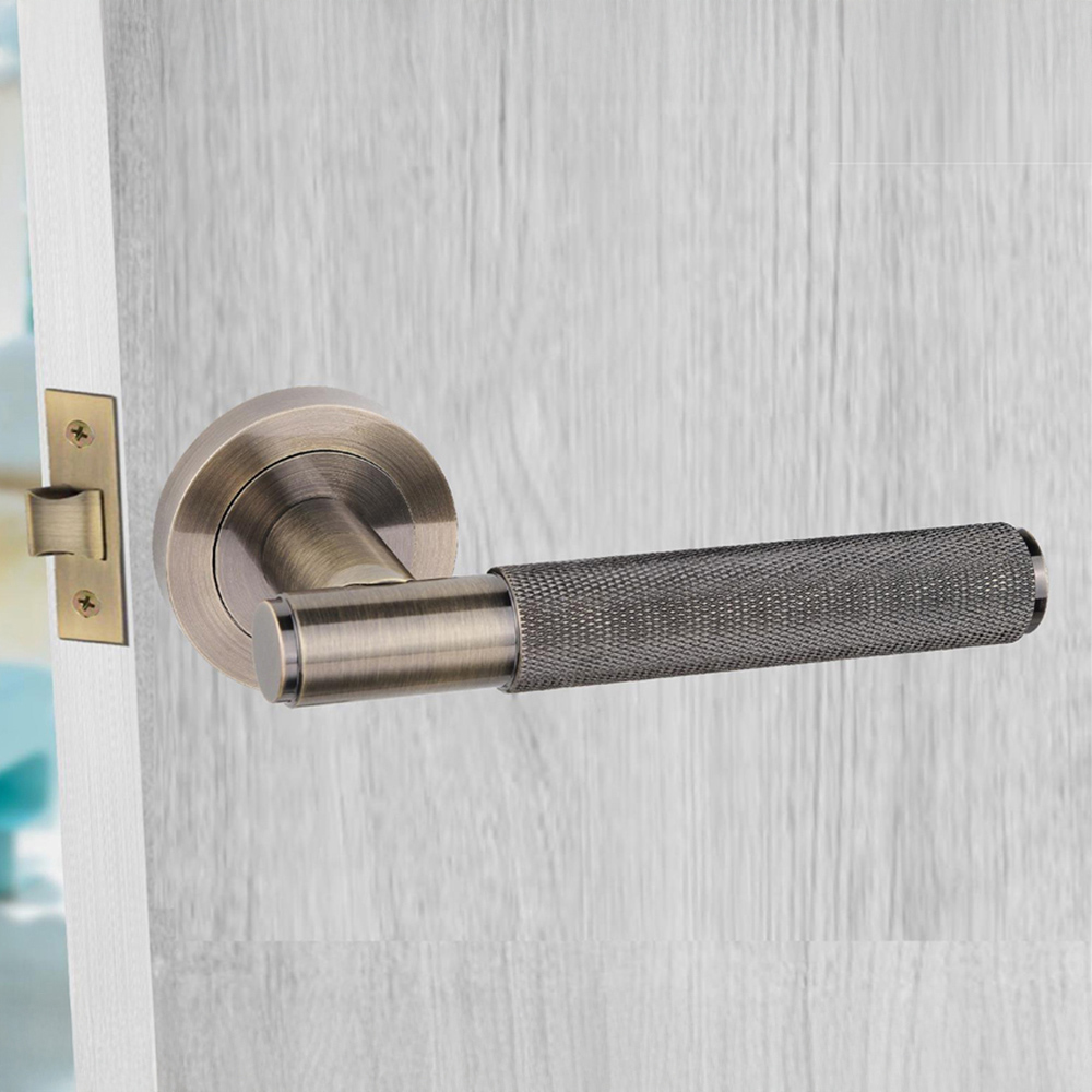 Golden Grace Straight T-Bar Knurled Antique Brass Door Handles Euro Lock Key and Hinges Set 70mm Image 2