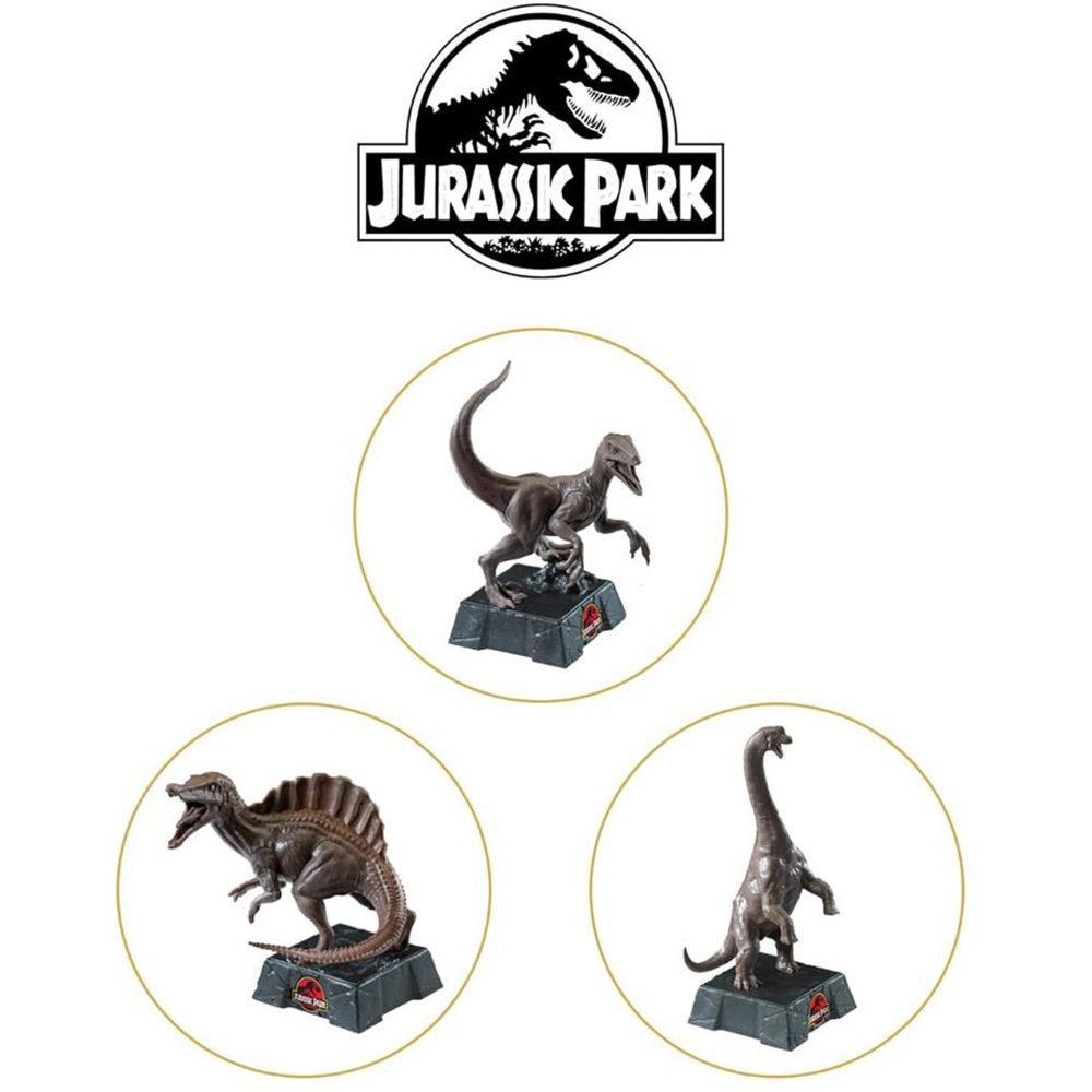 The Noble Collection Jurassic Park Chess Set Image 6