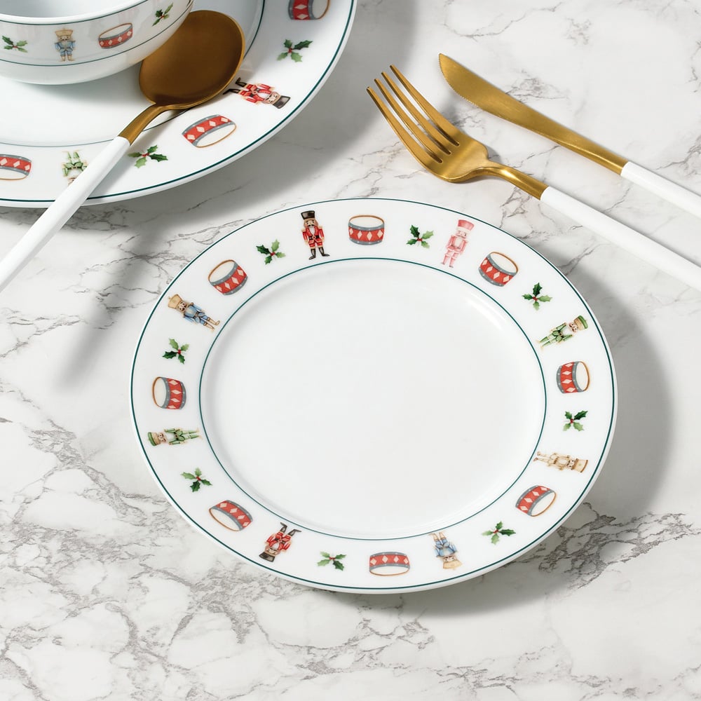 Waterside Nutcracker Porcelain 12 Piece Dinner Set Image 5