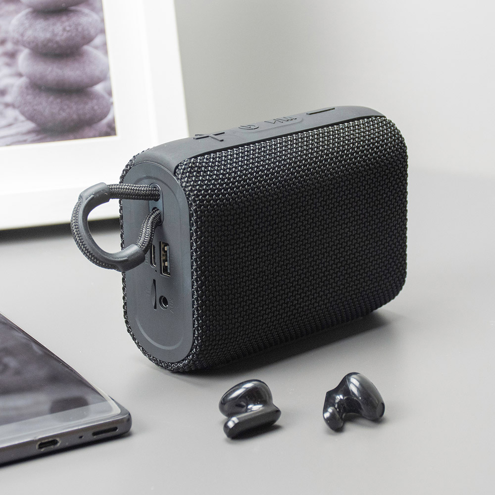 Red5 Wireless Speaker and Earbuds Set Image 2