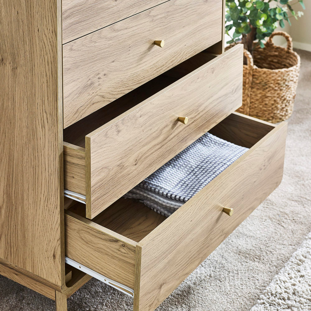 Julian Bowen Ingrid 5 Drawer Oak Chest of Drawers Image 6
