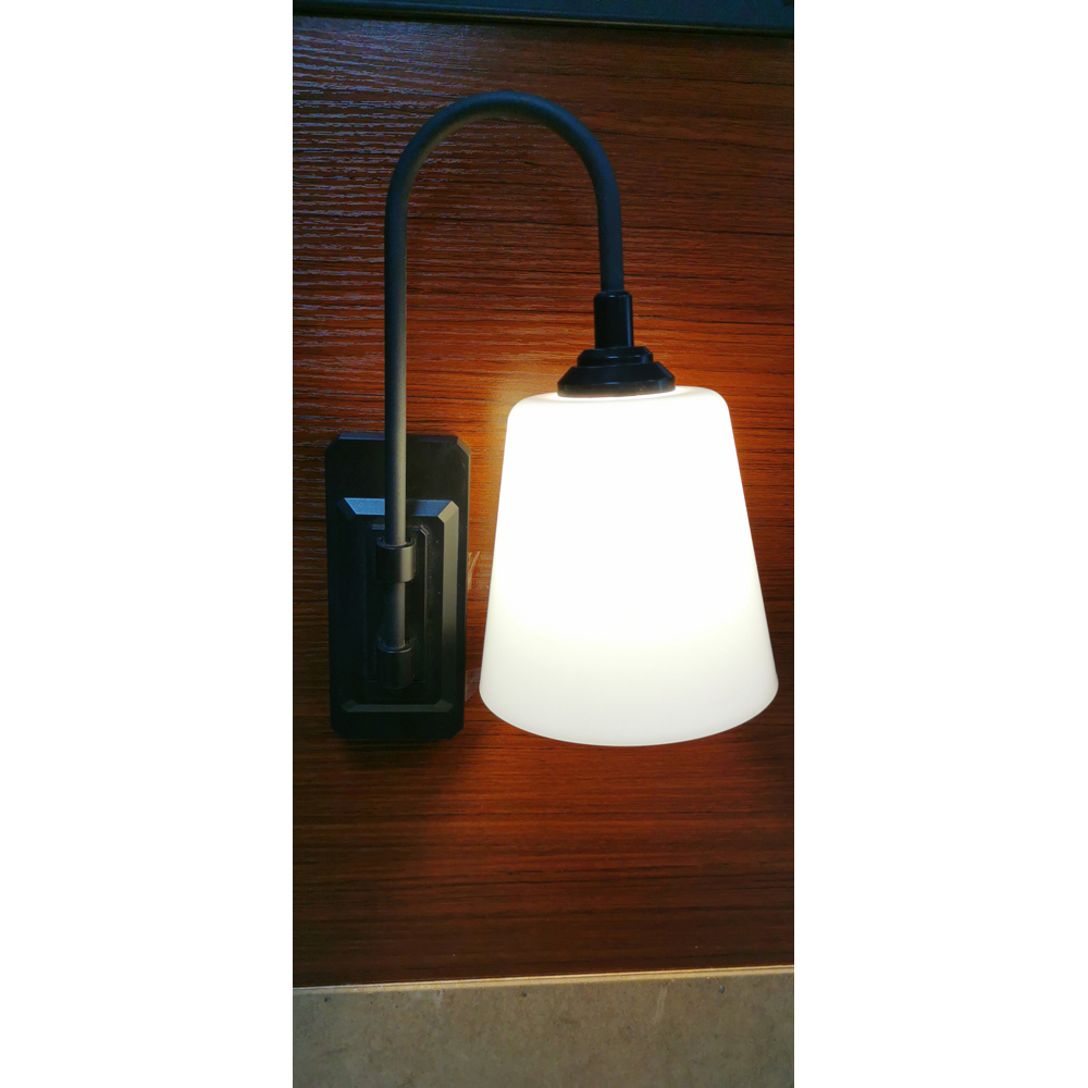 Avilo White Rotating Head Wall-Mounted USB Lamp with Remote Image 8