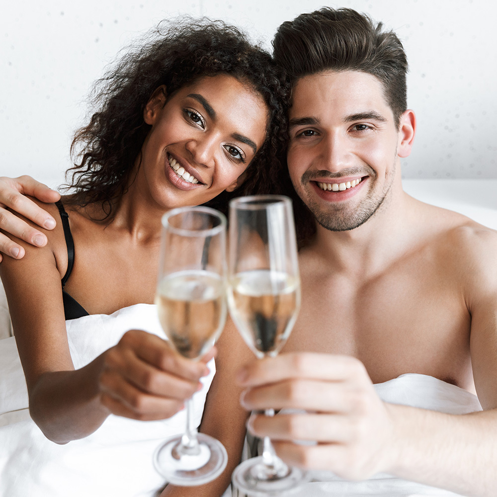 Activity Superstore Romantic Escape with Shard View and Champagne Gift Experience 2 Pack Image 1