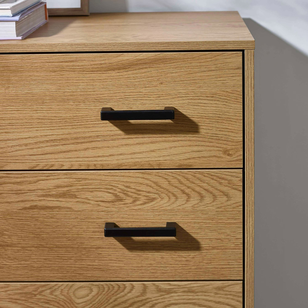 Julian Bowen Harlow 4 Drawer Light Oak Effect Chest of Drawers Image 6