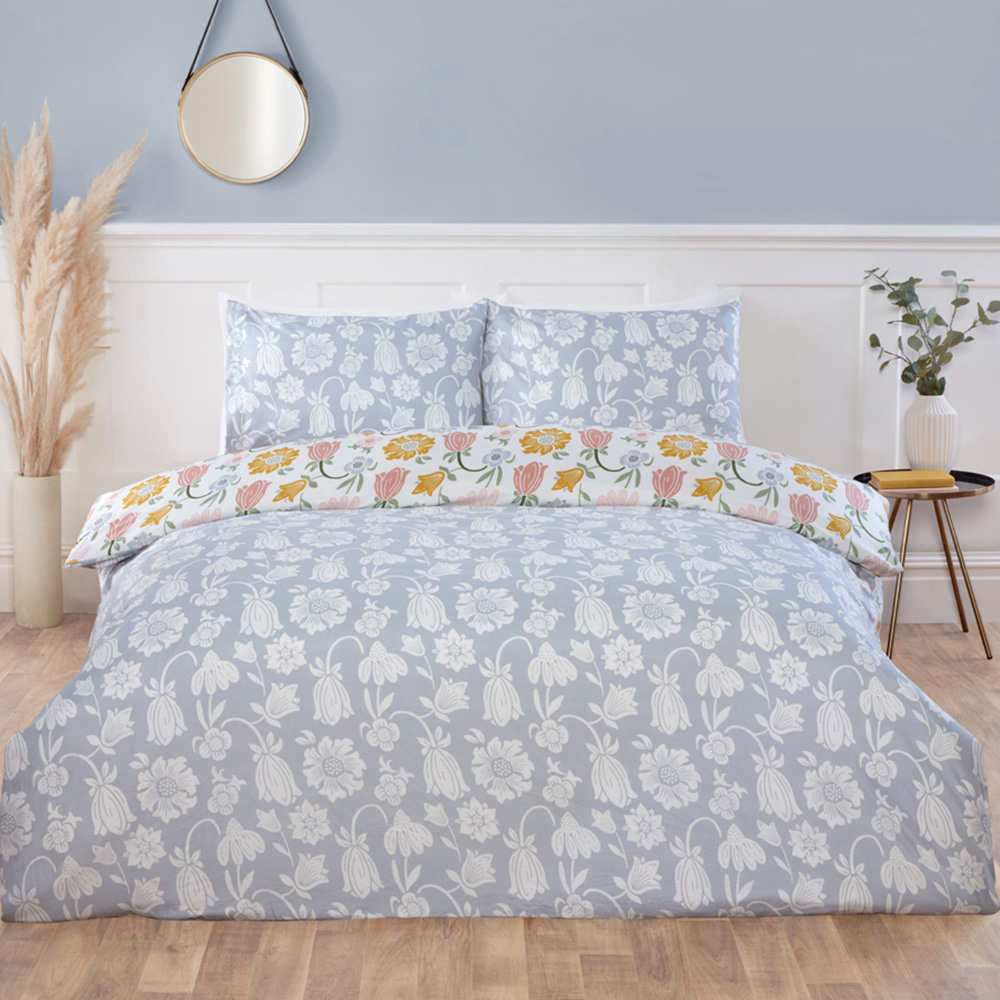 Serene Victorian Bloom Single Multicolour Microfibre Fabric Reversible Duvet Cover Set Image 4