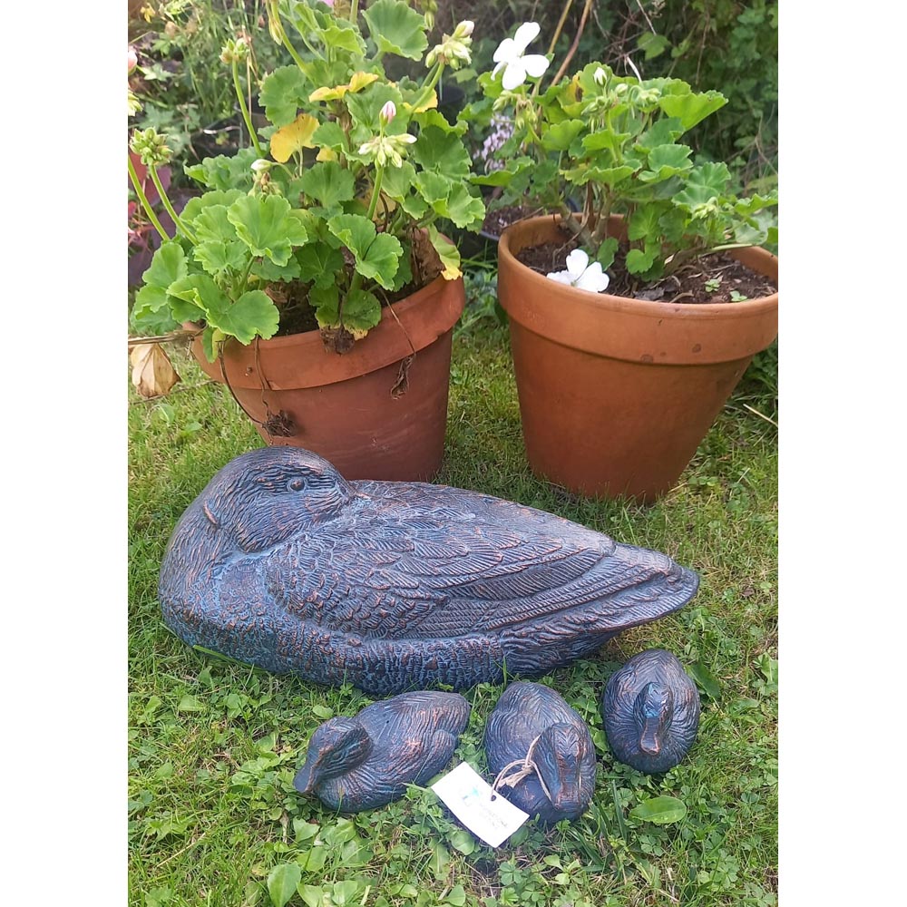 Inspirational Gifting 4 Piece Duck with Ducklings Cast Aluminium Garden Ornament Set Image 4