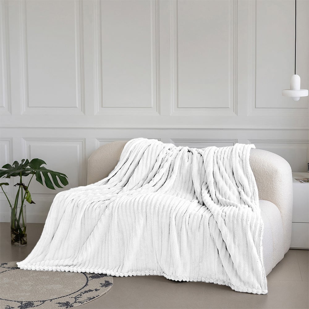 Velosso Bellissima White Plush Throw 150 x 200cm Image 2