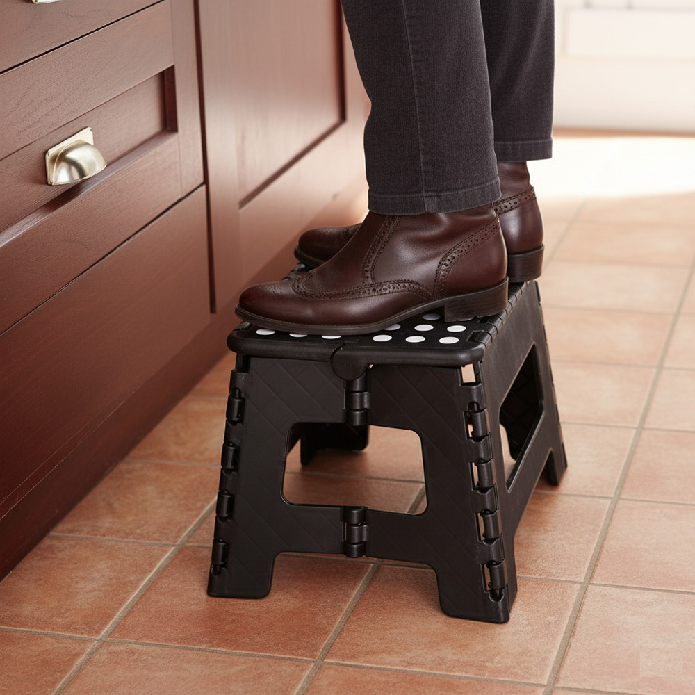 Avilo Foldable Lightweight Step Stool with Handle Image 6