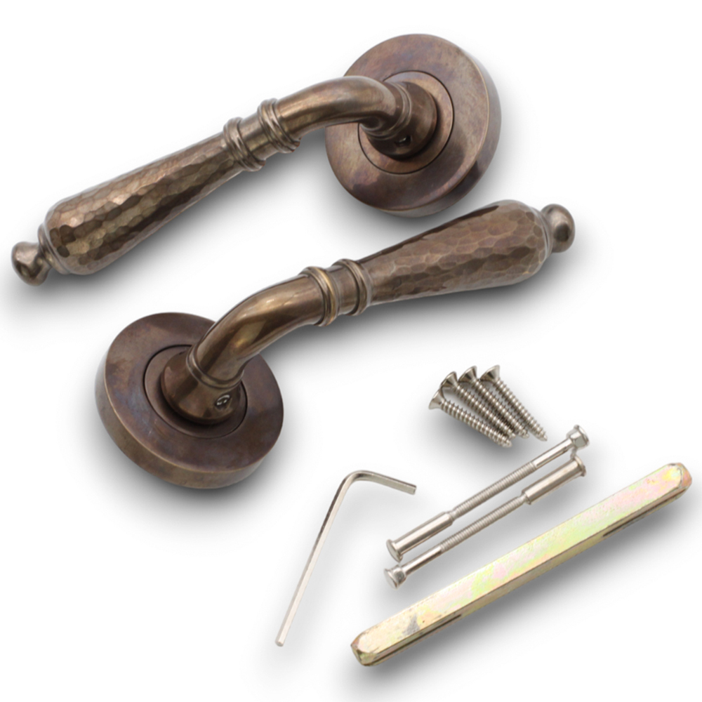 Spira Brass Hammered Hazel Antique Lever On Rose Door Handle 2 Pack Image 4