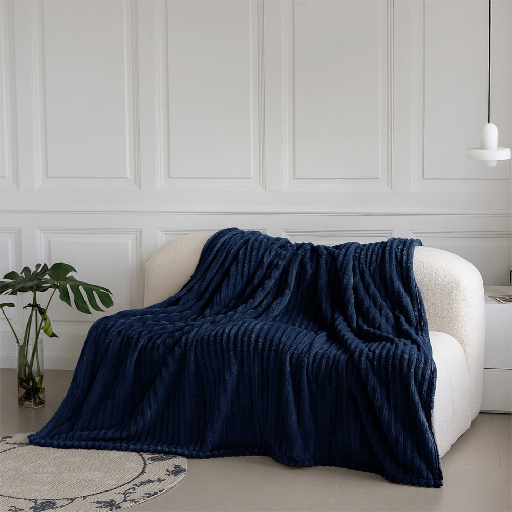 Velosso Bellissima Navy Plush Throw 150 x 200cm Image 2