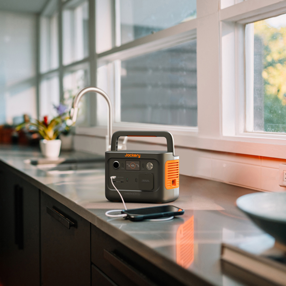 Jackery Explorer E300 Plus UK Powerhouse Image 2
