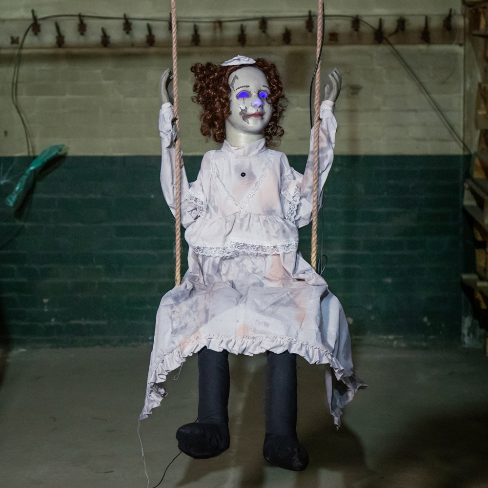 Samuel Alexander LED Motion Activated Swinging Decrepit Doll Halloween Decoration 5.5ft Image 9