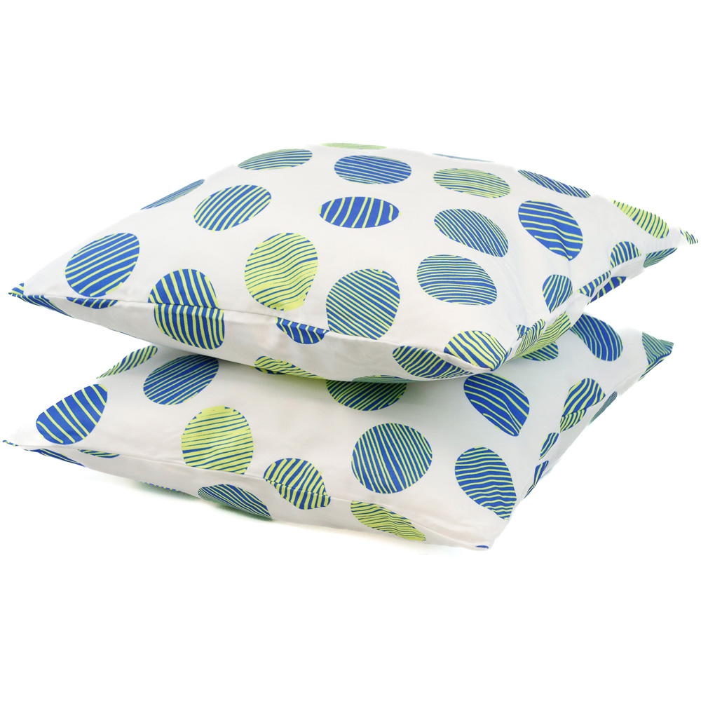 Streetwize White Polka Dot Outdoor Scatter Cushion 4 Pack Image 3