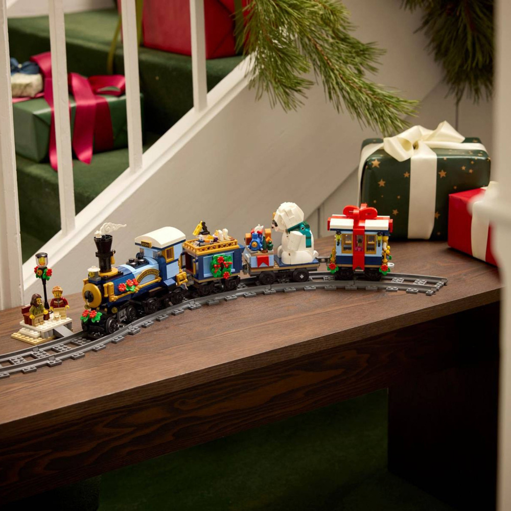 LEGO Icons 10361 Christmas Express Building Set Image 3