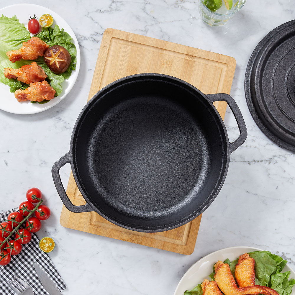 Living and Home Pre-Seasoned Cast Iron Dutch Oven with Lid 5L Image 2