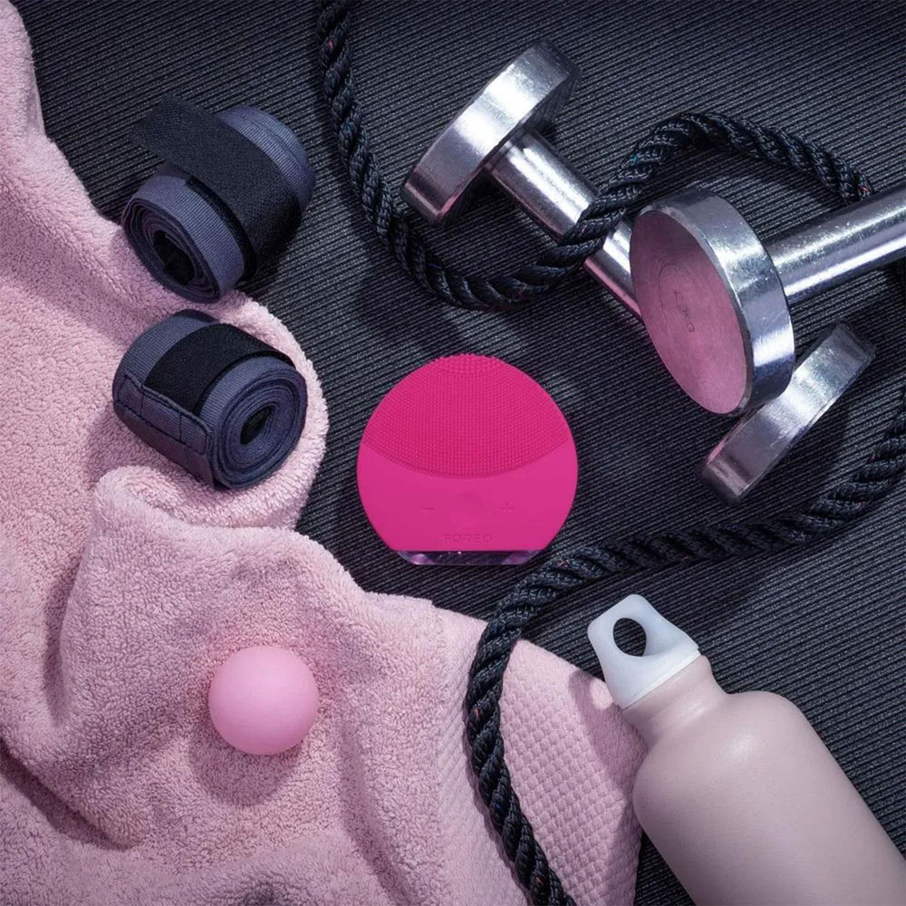 Foreo Luna Mini 2 Fuchsia Electric Facial Cleansing Brush Image 8