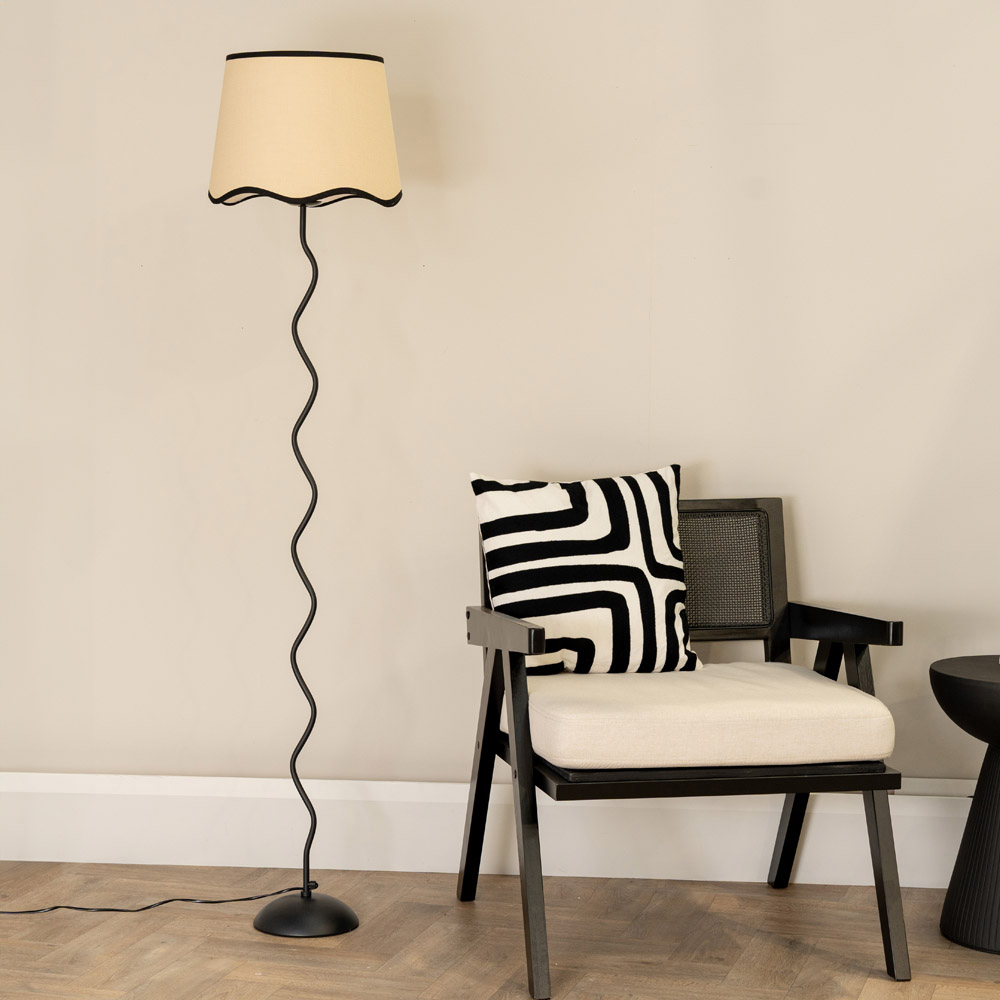 ValueLights Wiggle Scallop Black Edge Shade Black Metal LED Floor Lamp Image 4