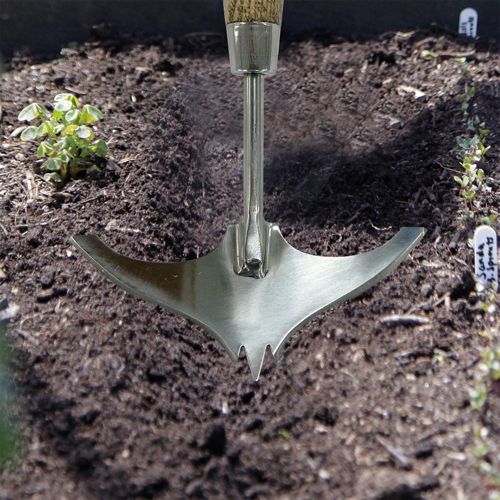 Spear & Jackson Traditional Stainless Steel Long Handle Wing Hoe Image 4