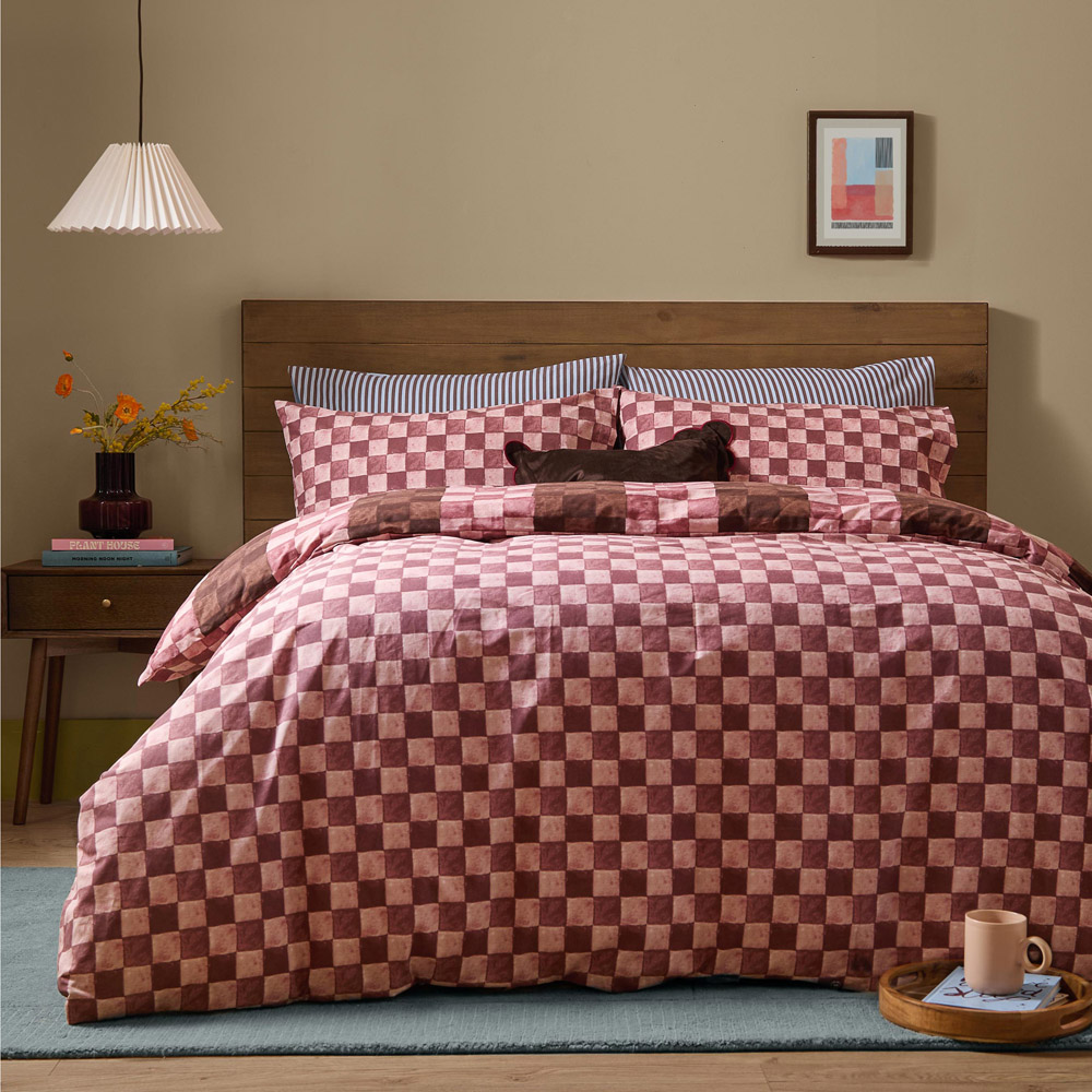 Furn Huxley Super King Size Chocolate and Blush Checkerboard Reversible Duvet Cover Set Image 2