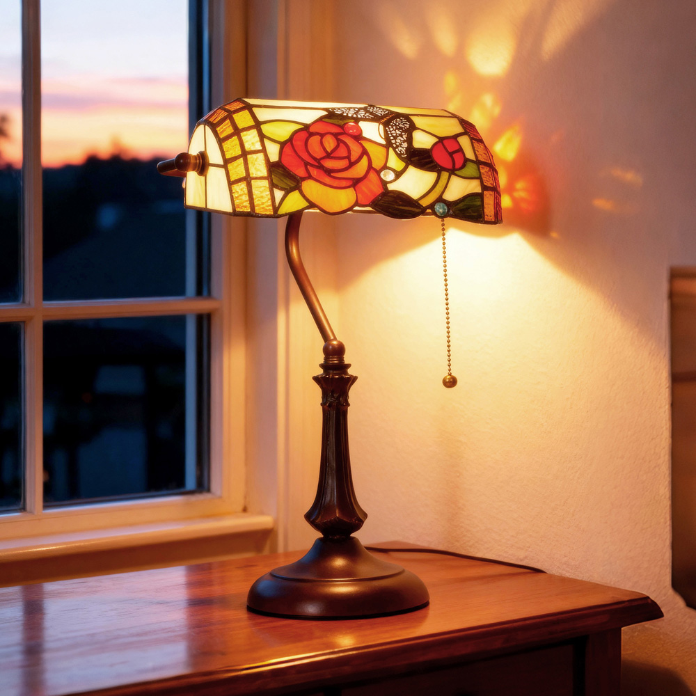 HOMCOM Antique Handcrafted Tiffany-Style Stained Glass Table Lamp Image 2
