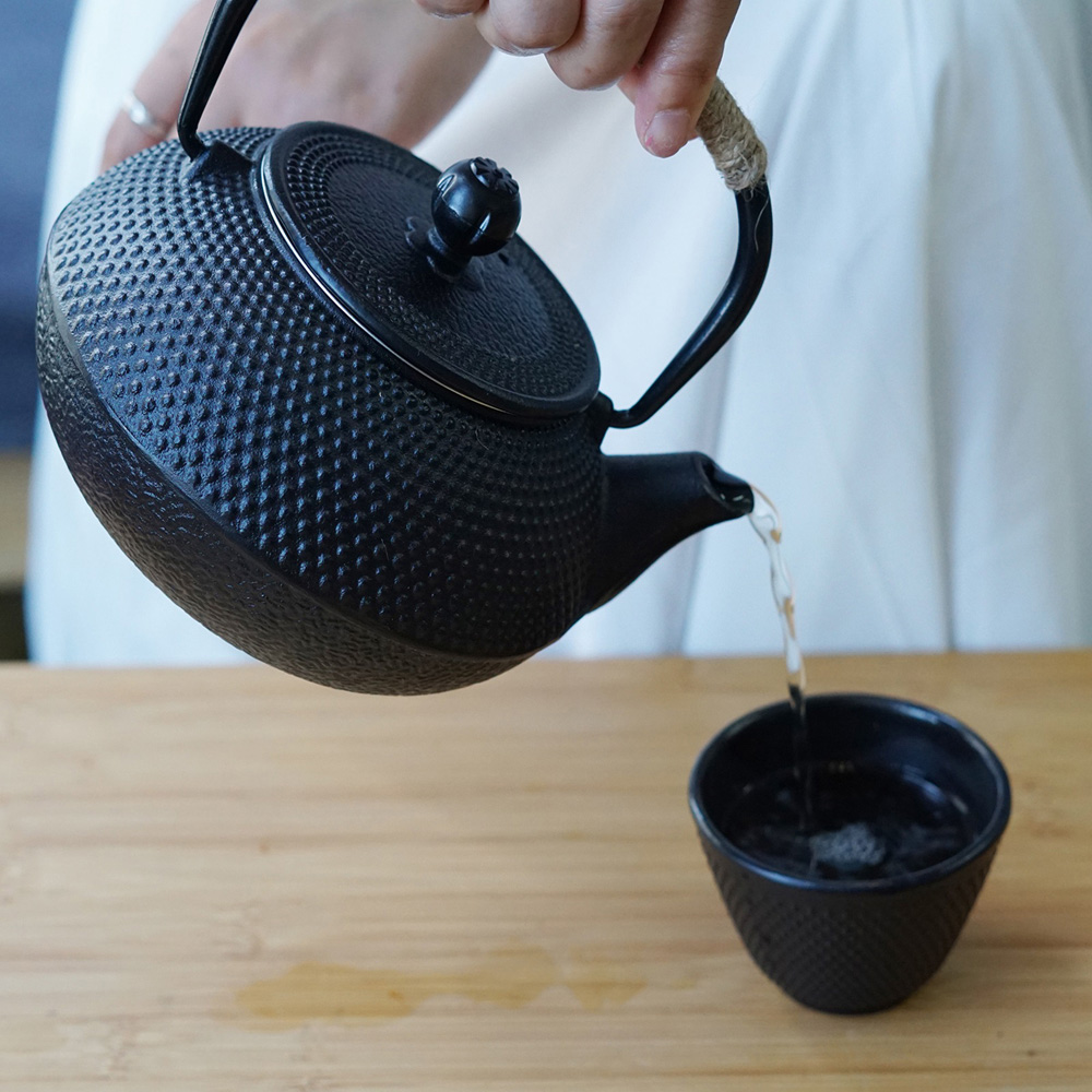 Gr8 Home Black 5-in-1 Cast Iron Japanese Style Teapot Set with Cup Image 6