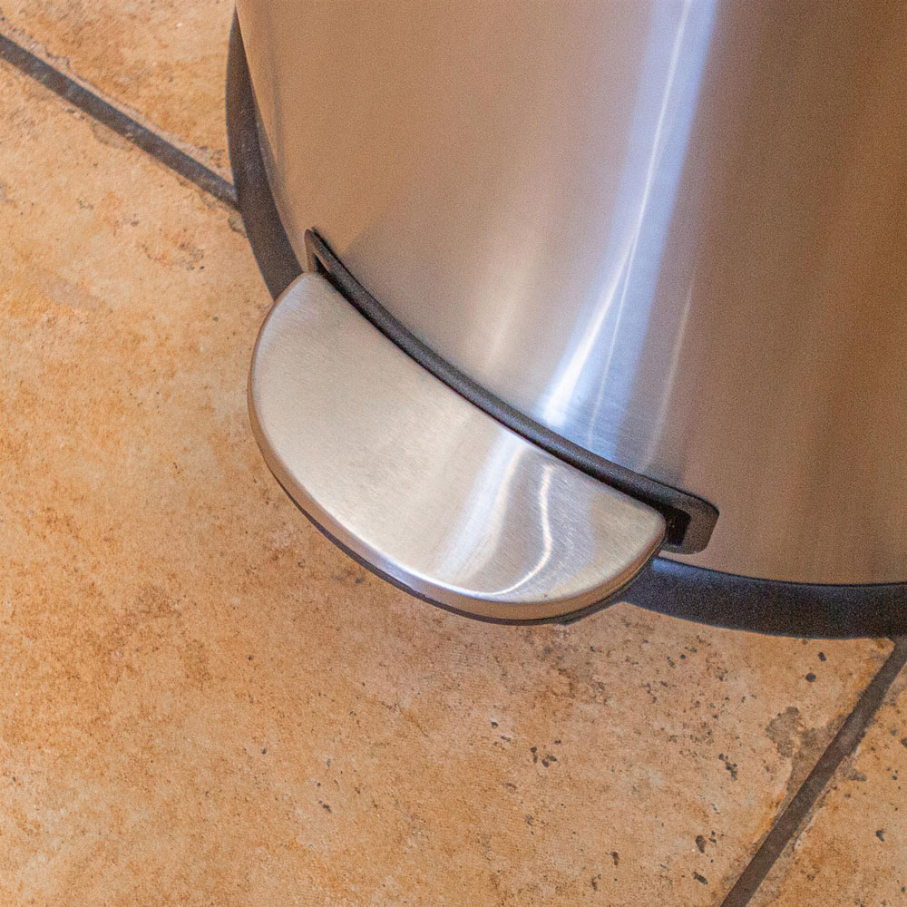 Harbour Housewares Brushed Stainless Steel Round Kitchen Pedal Bin 30L Image 3