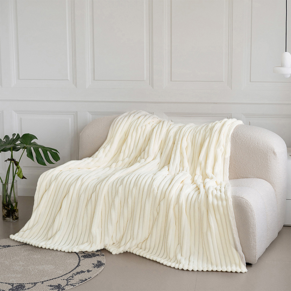 Velosso Bellissima Ivory Plush Throw 150 x 200cm Image 2