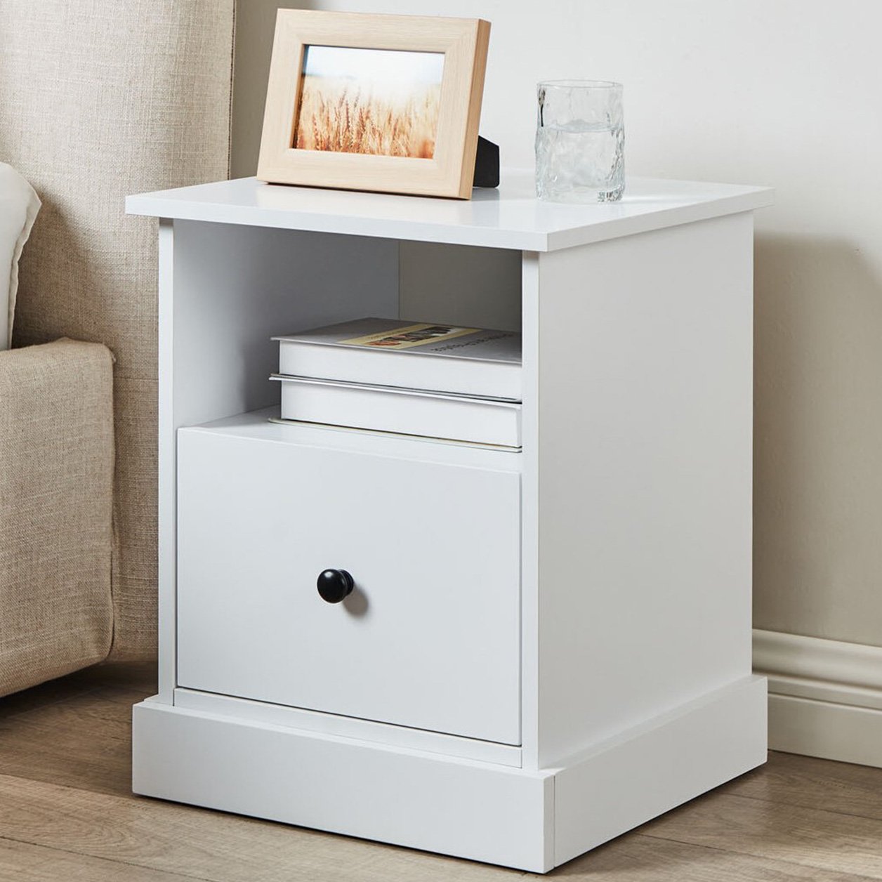 Windsor Single Drawer White Bedside Table Image 1