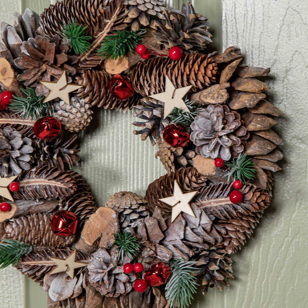Samuel Alexander Christmas Wreath with Red Jingle Bells Berries and Wooden Stars 30cm Image 4