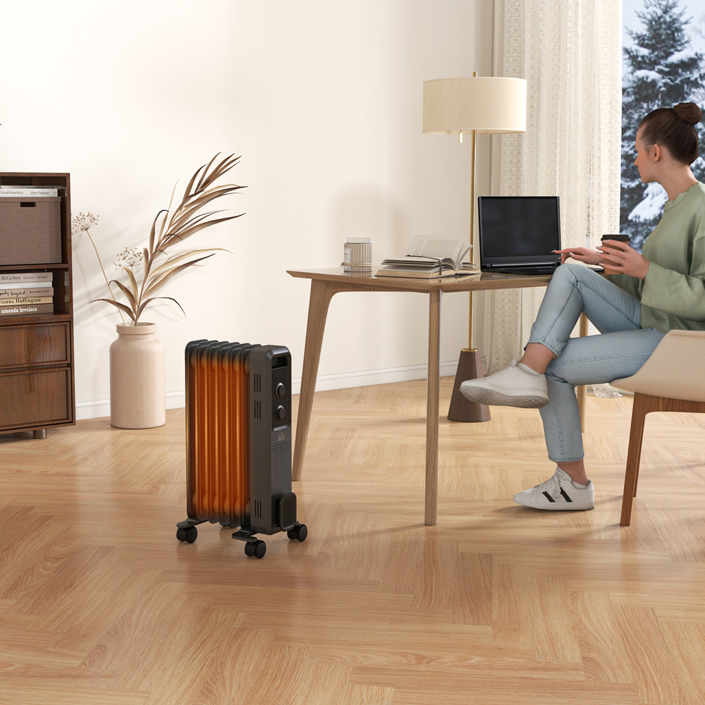 HOMCOM Black 7 Fin Oil Filled Radiator Portable Heater Image 4
