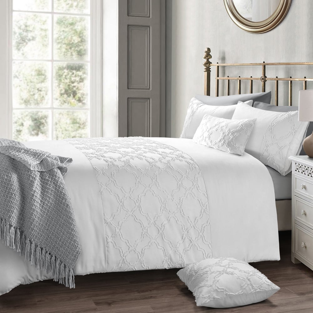 Intimates Kiera Double White Tufted Duvet Set Image 1