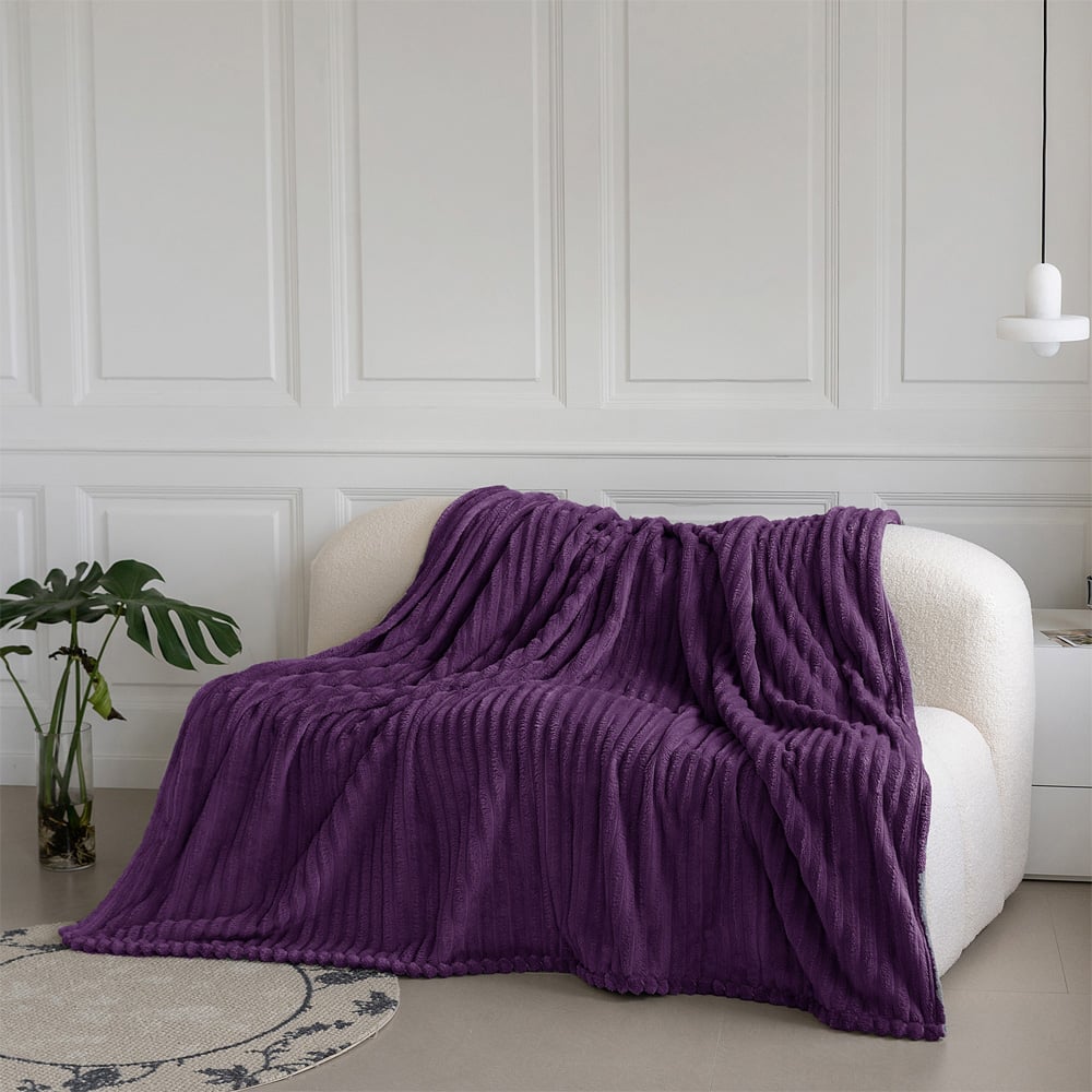 Velosso Bellissima Aubergine Plush Throw 150 x 200cm Image 2